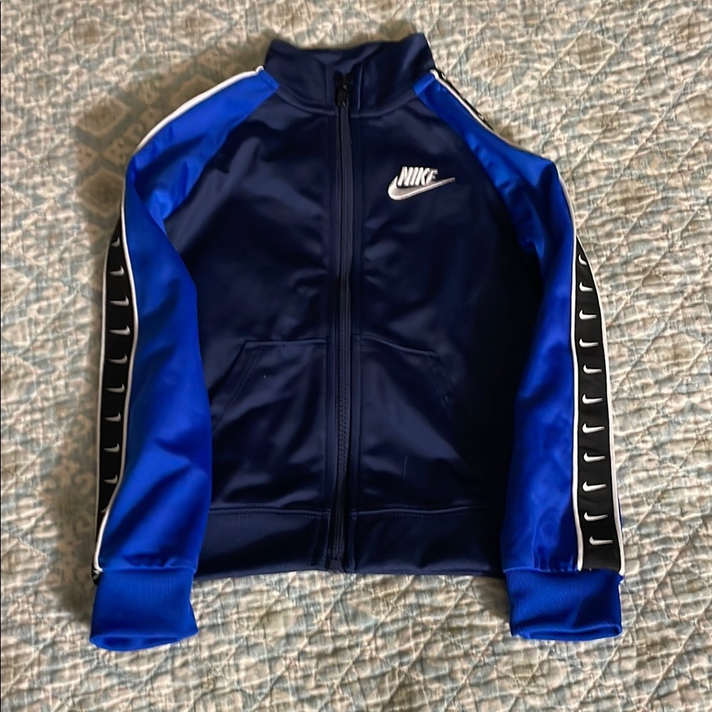 Nike Blue Athletic Sweatshirt with Color-Blocking Design